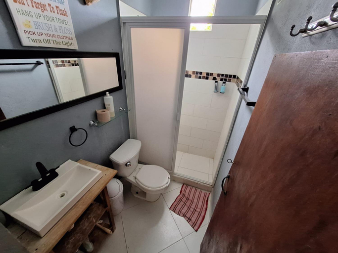 Bathroom, Haito's inn, Dist. Pochutla