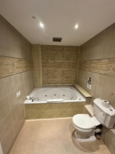 Bathroom 5, White Star Line Hotel, Sefton