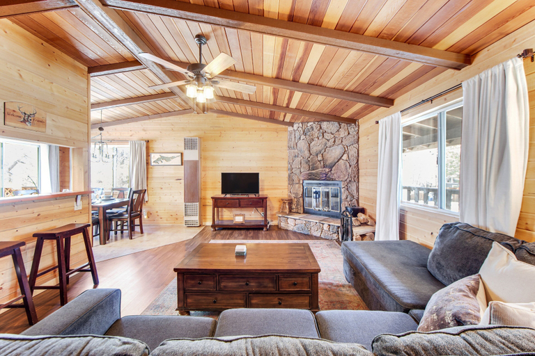 Living area, Vista Sugarloaf #329, San Bernardino