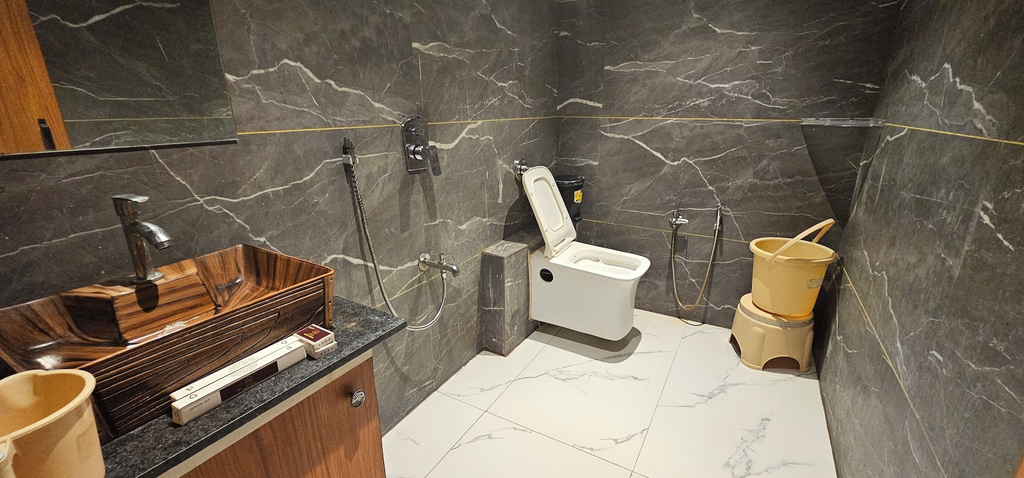 Bathroom 2, Hotel Aatithy, Gandhinagar