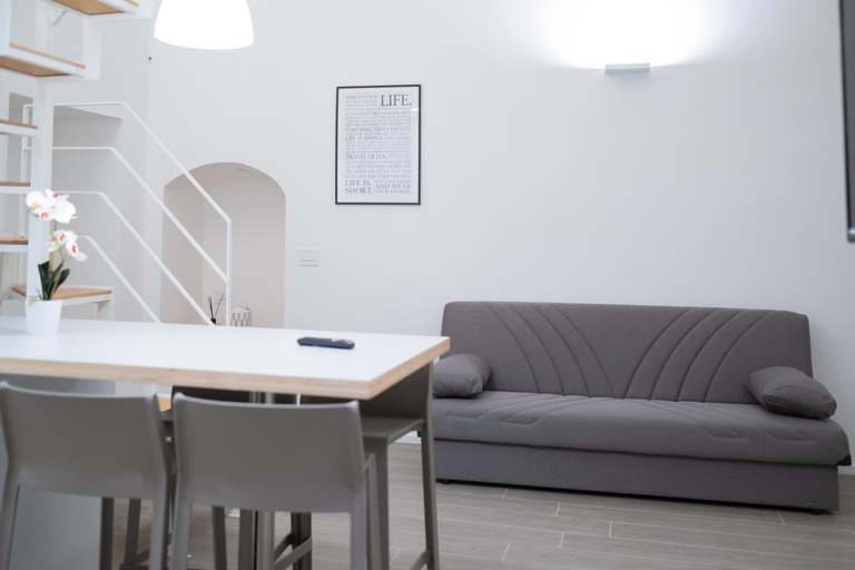 Others 2, Bed and Breakfast: Nonna Rosa, Bari