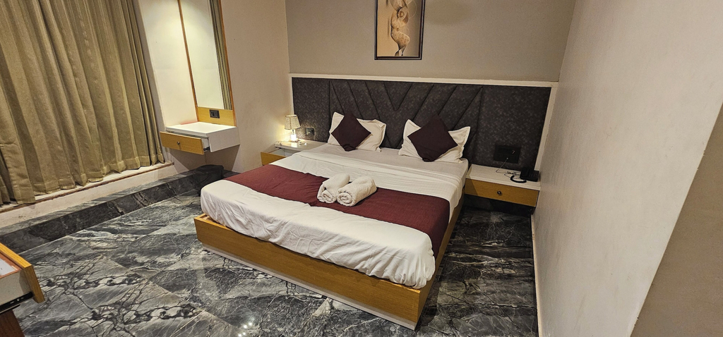 Room 5, Hotel Aatithy, Gandhinagar