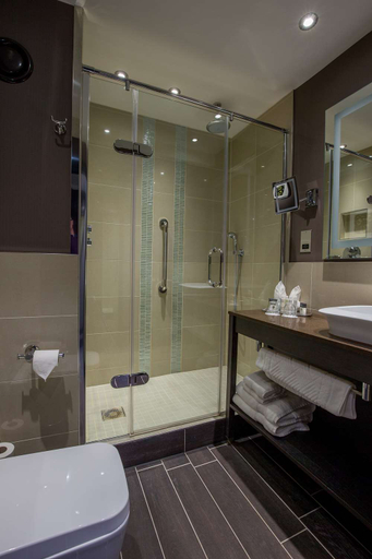 Bathroom 5, Doubletree By Hilton Hotel Nottingham Gateway, Nottingham