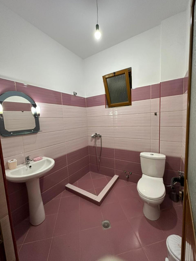 Bathroom 2, Mandi's Apartment, Sarandës