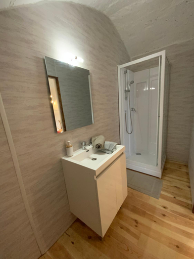 Bathroom 3, l'OUSTALIERE, Lozère