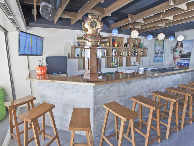 Food & Drinks, B Pod Hotel, Malay