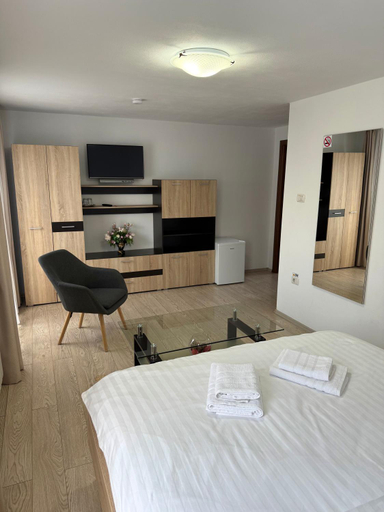 Bedroom 2, Dor de munte, Borsa
