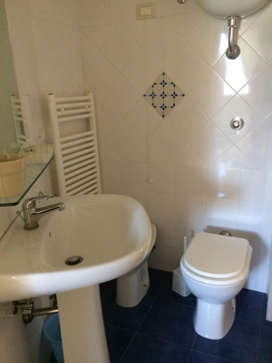 Bathroom 5, La Locanda al Castello, Taranto