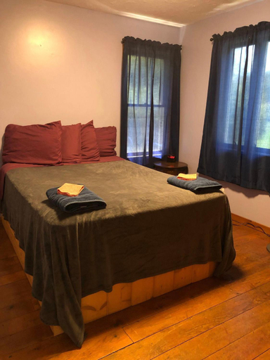 Bedroom 2, Steffen's Cedar Lodge, Door