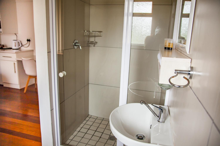 Bathroom 4, Avanti Guest Lodge, West Coast