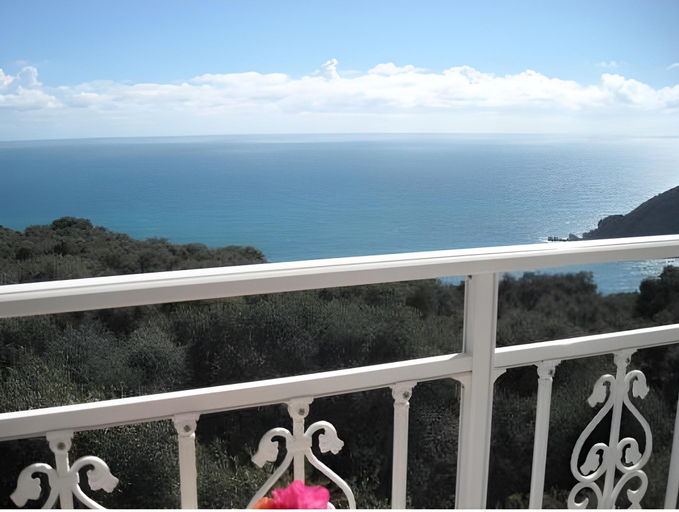 Others 4, Zoe's Studios, Epirus