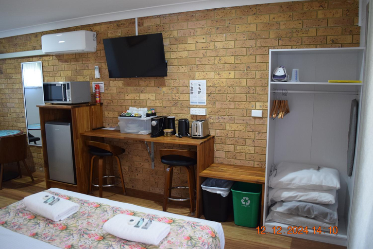 Bedroom 2, Taree Country Motel, Greater Taree