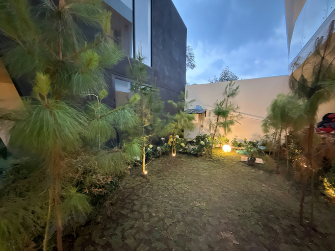Exterior, Villa Amethyst D-27 Lembang 2 BR With Private Pool & Karaoke Set, Bandung