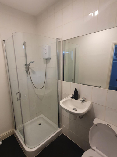 Others 4, Blackpool North Close to Station - With Free Car Parking, Blackpool
