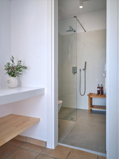 Bathroom 4, Fyrogenis Palace, South Aegean