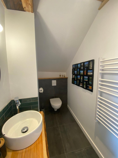 Bathroom 5, Le Couleau, Hautes-Alpes