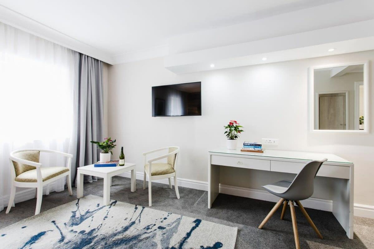Others 3, Perfect couples cove, with hotel living comforts!, City of Cape Town
