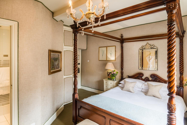 Bedroom 2, The Acorn Inn, Dorset