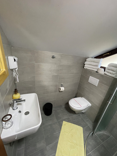 Bathroom 4, Villa Montana, Borsec