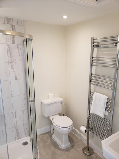 Bathroom 5, Watership Down Inn, Hampshire