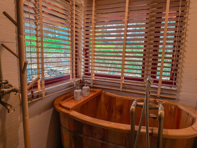 Bathroom 4, Phoenix Moc Chau Hotel, Mộc Châu