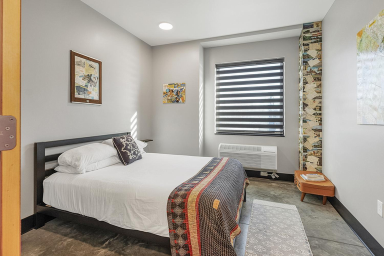 Bedroom, Pet and family friendly first floor group suite, Franklin
