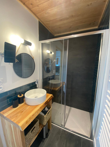 Bathroom 2, Le Couleau, Hautes-Alpes