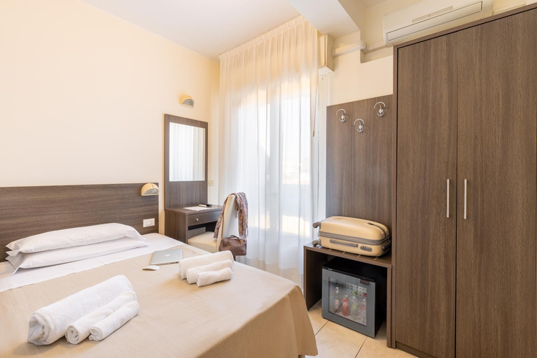 Bedroom 3, Hotel Edelweiss Riccione, Rimini