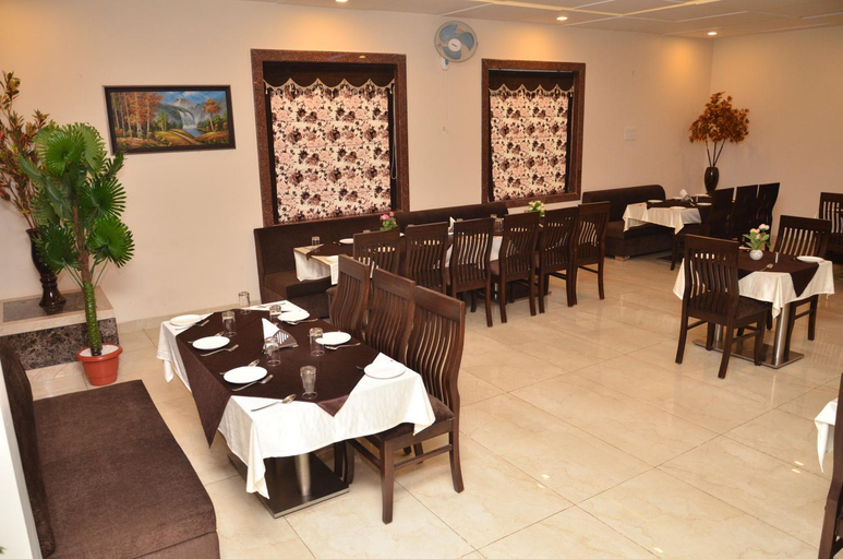 Food & Drinks 3, Regal Hotel and restaurant, Mathura
