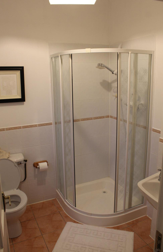 Bathroom 3, Malin Head SolasTobann ArtHouse Room 1 En-suite
