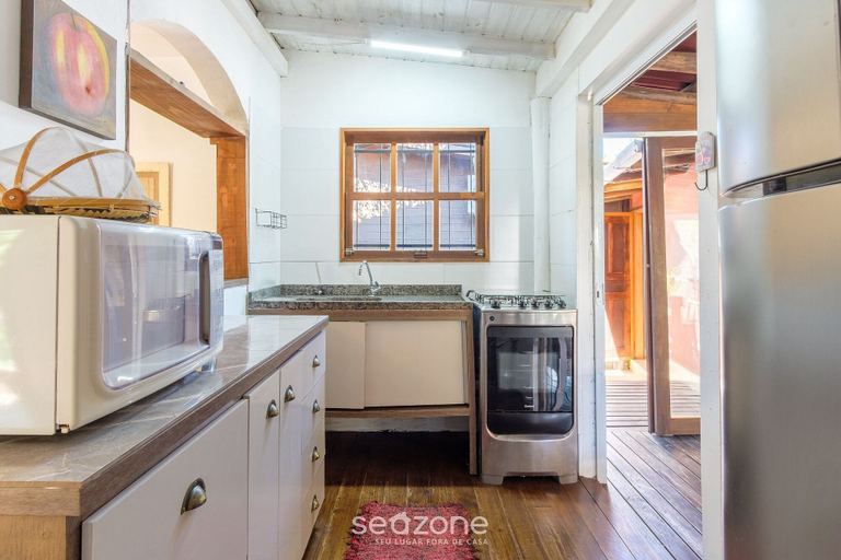 Private kitchen 4, House, Beach, and Nature in Ibiraquera Tan0000, Imbituba