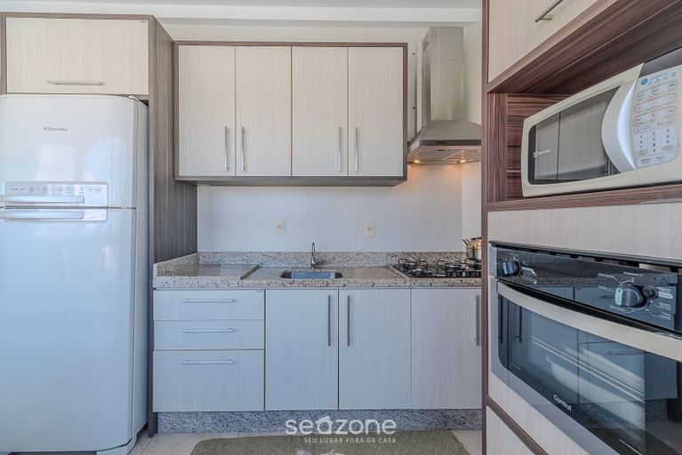 Private kitchen, Charming Apt 550m From Pereque Beach - Rne0301, Porto Belo