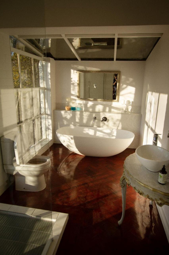 Bathroom 5, The Great Gatsby Houghton, City of Johannesburg