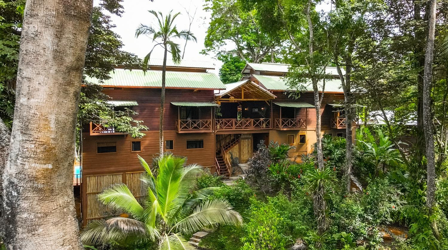 Exterior & Views
