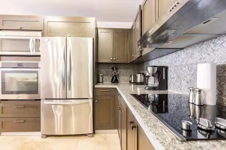 Private kitchen 2, 3 Bedroom Condo in Croc's Casino Resort, Garabito