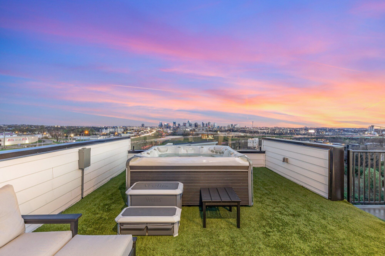 Interior 3, High Note-2 Rooftop Decks-3 Mins to Broadway, Davidson