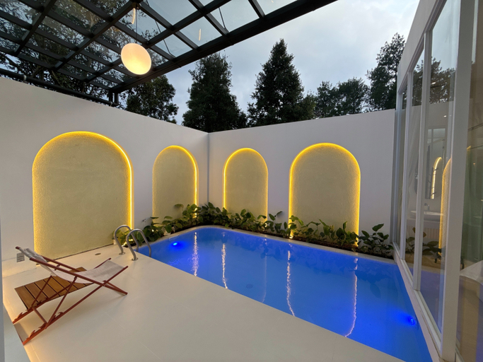 Swimming Pool 5, Villa Amethyst D-27 Lembang 2 BR With Private Pool & Karaoke Set, Bandung