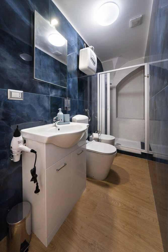 Bathroom 3, Roomssixty-five, Rome