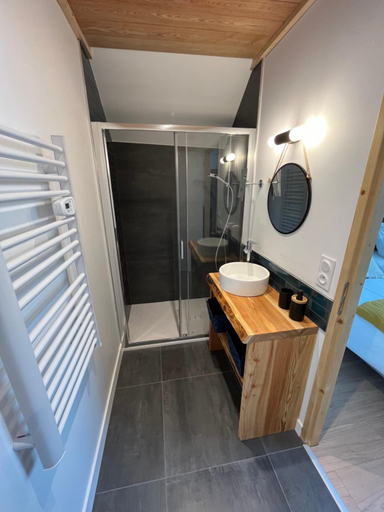 Bathroom 3, Le Couleau, Hautes-Alpes