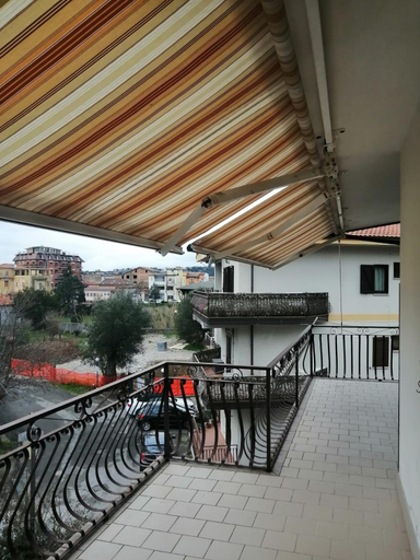 Others 5, casa vacanze Libeccio parcheggio privato, Salerno