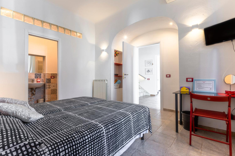 Others 4, Luigino B&B, Pisa