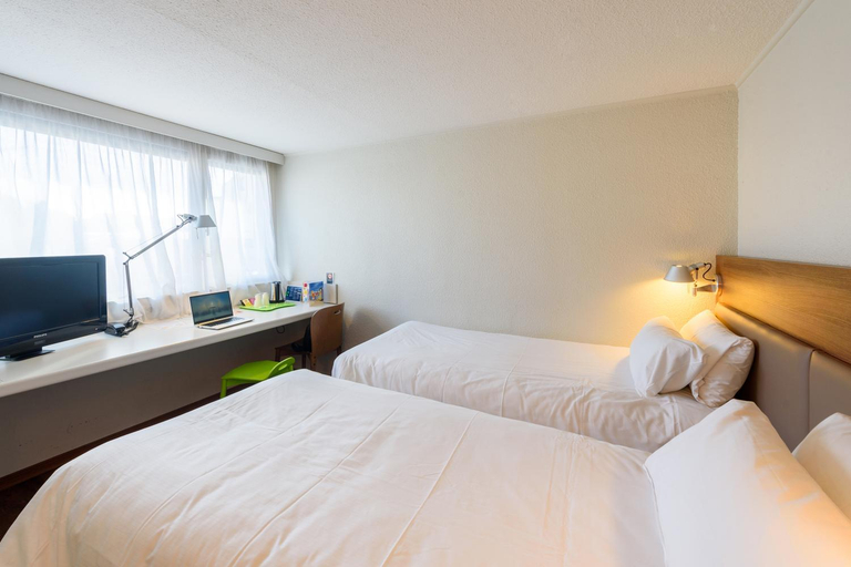 Bedroom 3, Campanile Hotel Albi Centre, Tarn