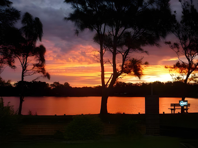 Others 5, Archy's on the Lake, Shoalhaven - Pt B