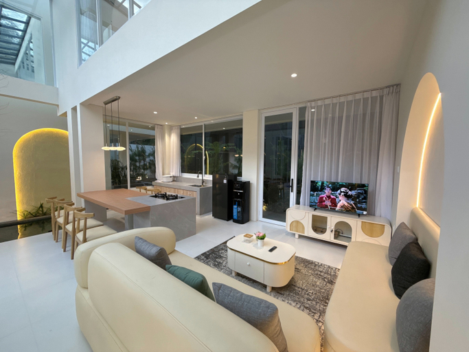 Living Room 3, Villa Amethyst D-27 Lembang 2 BR With Private Pool & Karaoke Set, Bandung