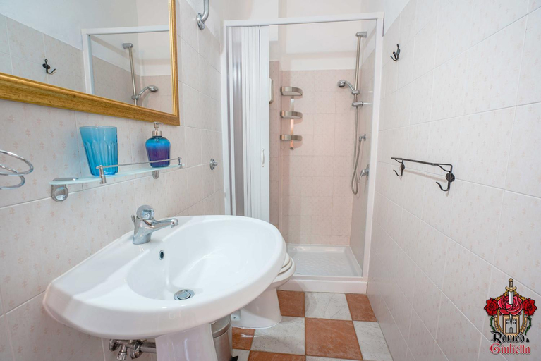Others 4, Romeo & Giulietta rooms, Oristano