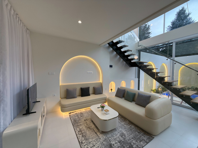 Living Room 4, Villa Amethyst D-18 Lembang 2 BR With Private Hot Pool & Karaoke Set, Bandung