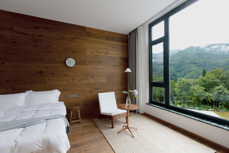 Room 5, Yunfu Mid Hill Resort Hotel, Shennongjia
