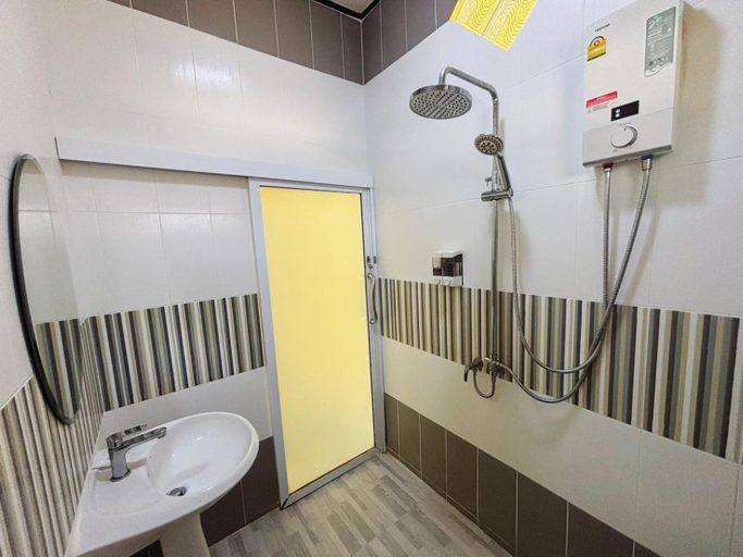 Bathroom 4, Thungwua laen resort, Pathiu