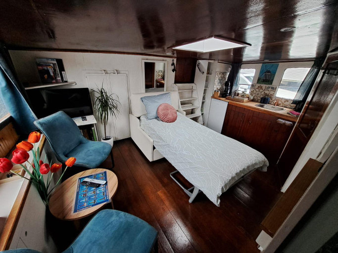Others 4, B&B Teddy "Prachtig authentiek woonschip uit 1912, 15 minuten van Amsterdam", Zaanstad