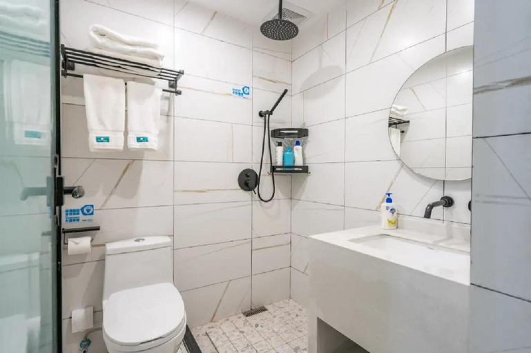Bathroom 3, Smiley's Long Time No See Hostel - Chongqing, Chongqing